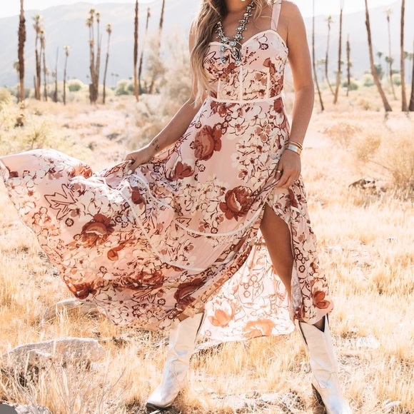 JOYFOLIE *Rare* Irena Dress in Nude Pink Floral, Size Medium - Picture 3 of 7